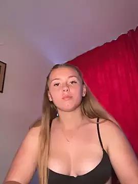 HeiligeJulia from StripChat is Freechat