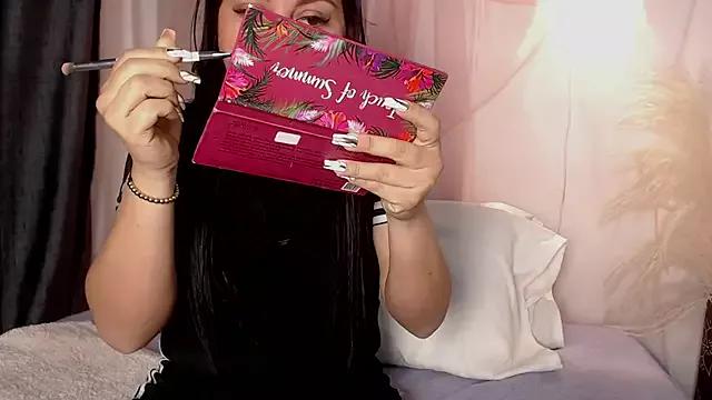 Try our girls live displays and explore the company of endless strippers, with beautiful physiques, vibrating toys and more.