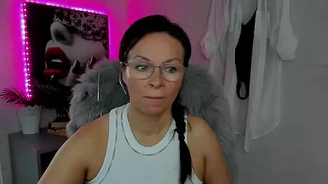 HelenLuxx from StripChat