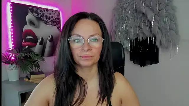 HelenLuxx from StripChat