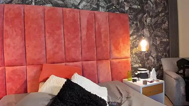 Try our girls live displays and explore the company of endless strippers, with beautiful physiques, vibrating toys and more.