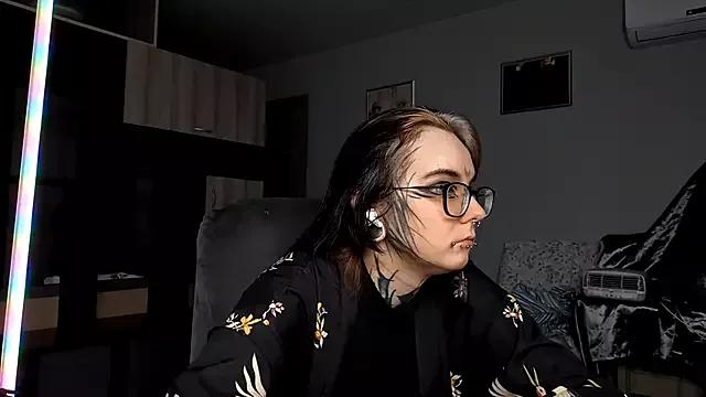 HighelikeGirl from StripChat is Freechat