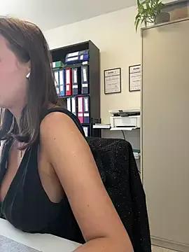 Hii_Lolla from StripChat