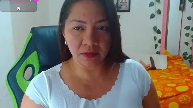 hiilarybrown from StripChat is Freechat