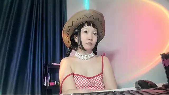 Try our girls live displays and explore the company of endless strippers, with beautiful physiques, vibrating toys and more.