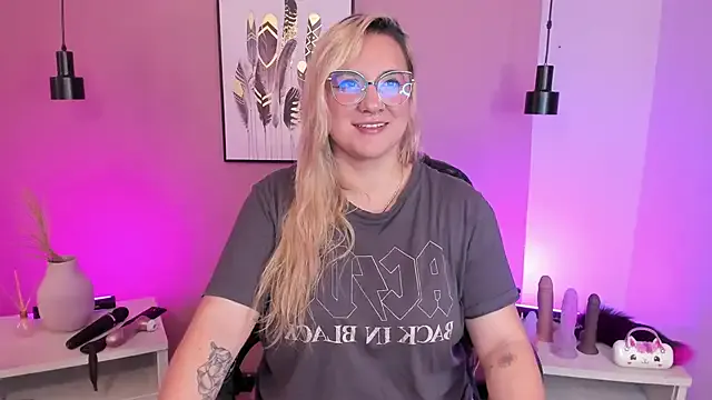 hollie_joliie — i wanna rub my pussy