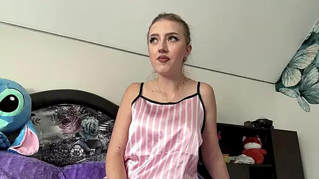 HollyCroker from StripChat is Freechat