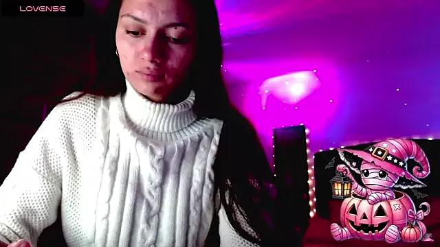 Try our girls live displays and explore the company of endless strippers, with beautiful physiques, vibrating toys and more.