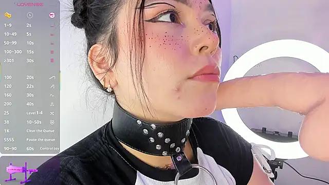 Try our girls live displays and explore the company of endless strippers, with beautiful physiques, vibrating toys and more.