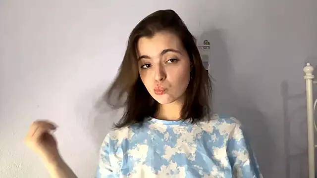 HoneyMist from StripChat is Freechat
