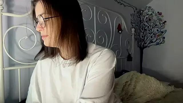 HoneyMist from StripChat is Freechat