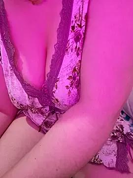 Try our girls live displays and explore the company of endless strippers, with beautiful physiques, vibrating toys and more.