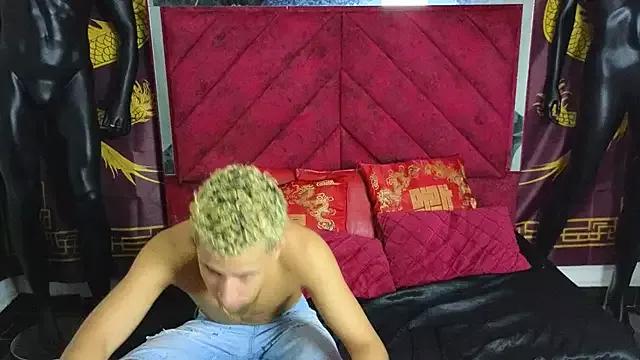 Try our girls live displays and explore the company of endless strippers, with beautiful physiques, vibrating toys and more.