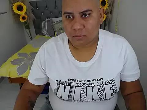 Try our girls live displays and explore the company of endless strippers, with beautiful physiques, vibrating toys and more.