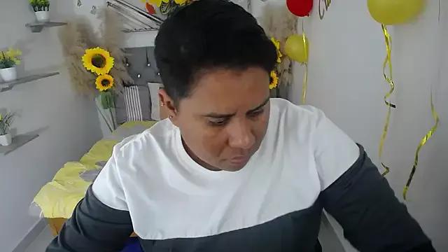 Try our girls live displays and explore the company of endless strippers, with beautiful physiques, vibrating toys and more.