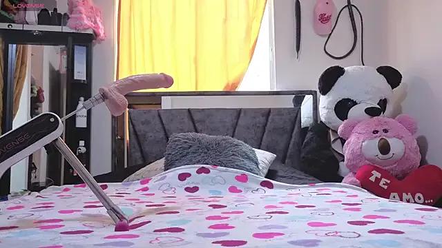 Try our girls live displays and explore the company of endless strippers, with beautiful physiques, vibrating toys and more.