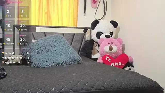 Try our girls live displays and explore the company of endless strippers, with beautiful physiques, vibrating toys and more.