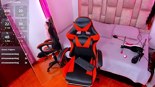 HotSummer8 — Open Legs + Fuck Machine x10min