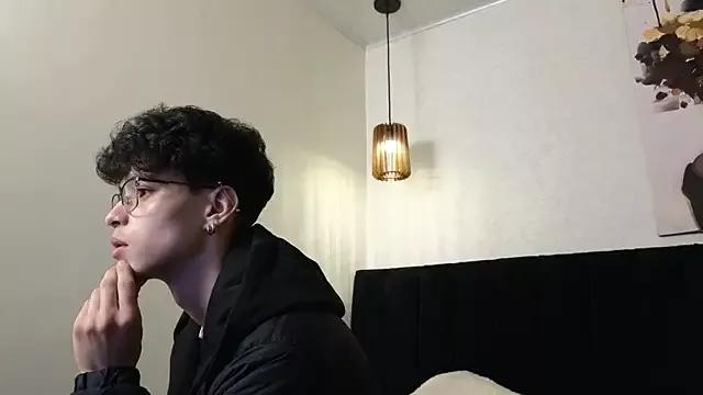 Try our girls live displays and explore the company of endless strippers, with beautiful physiques, vibrating toys and more.