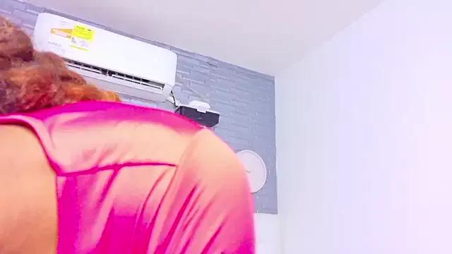 Try our girls live displays and explore the company of endless strippers, with beautiful physiques, vibrating toys and more.