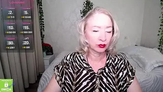 hunters_woman from StripChat is Freechat