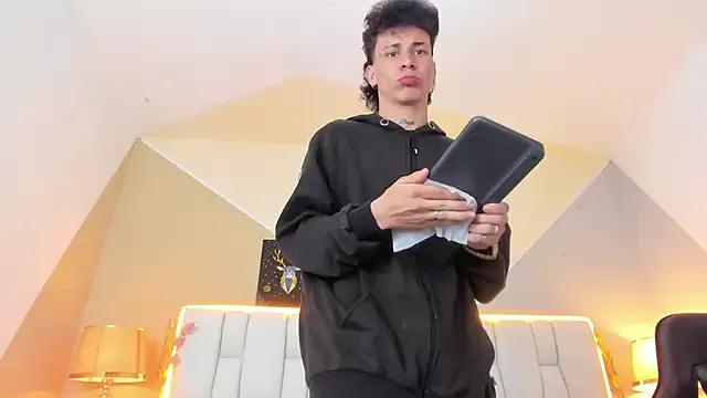 Try our girls live displays and explore the company of endless strippers, with beautiful physiques, vibrating toys and more.