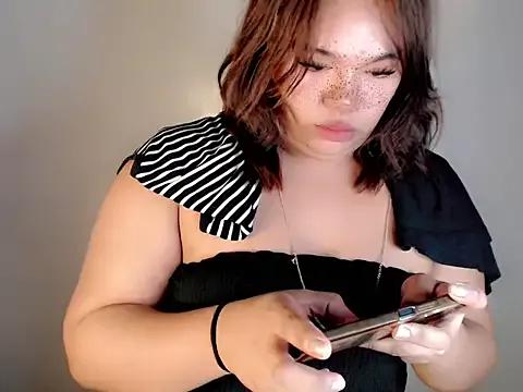 Try our girls live displays and explore the company of endless strippers, with beautiful physiques, vibrating toys and more.