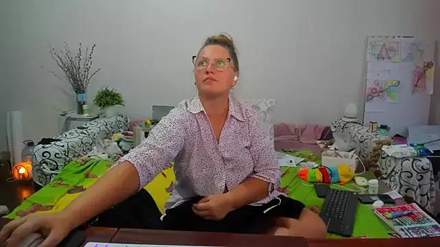 Try our girls live displays and explore the company of endless strippers, with beautiful physiques, vibrating toys and more.