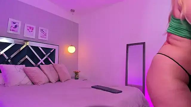 Try our girls live displays and explore the company of endless strippers, with beautiful physiques, vibrating toys and more.