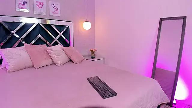 Try our girls live displays and explore the company of endless strippers, with beautiful physiques, vibrating toys and more.