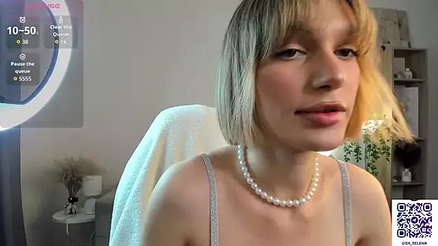Ice_Strawberry from StripChat is Freechat