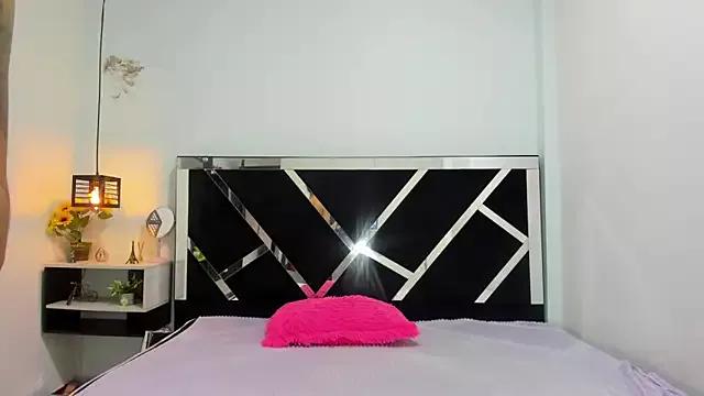 iisabella_noa from StripChat is Freechat