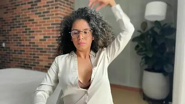 Try our girls live displays and explore the company of endless strippers, with beautiful physiques, vibrating toys and more.