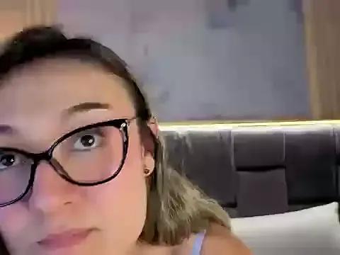 Im-Lola from StripChat is Freechat