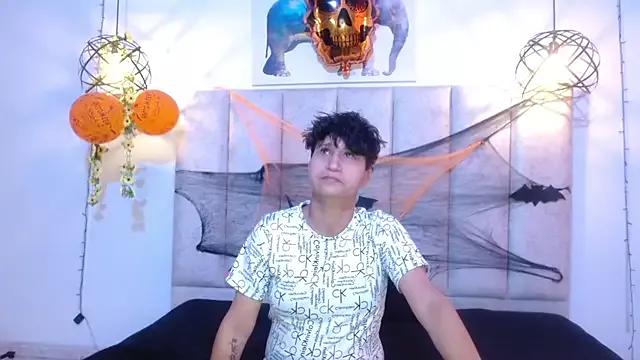 Try our girls live displays and explore the company of endless strippers, with beautiful physiques, vibrating toys and more.