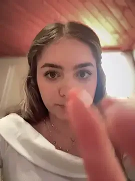 imlindapink — Get naked in garden 