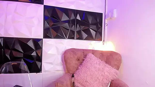 Try our girls live displays and explore the company of endless strippers, with beautiful physiques, vibrating toys and more.