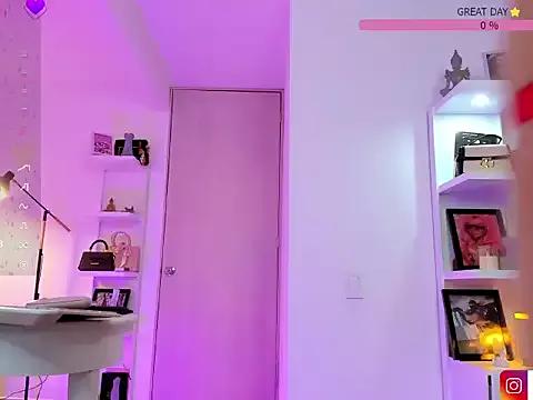 Try our girls live displays and explore the company of endless strippers, with beautiful physiques, vibrating toys and more.
