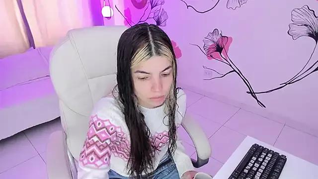 Try our girls live displays and explore the company of endless strippers, with beautiful physiques, vibrating toys and more.