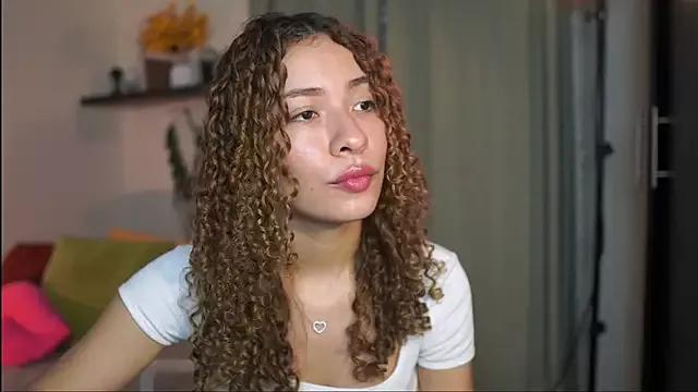 Try our girls live displays and explore the company of endless strippers, with beautiful physiques, vibrating toys and more.