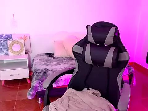 Try our girls live displays and explore the company of endless strippers, with beautiful physiques, vibrating toys and more.