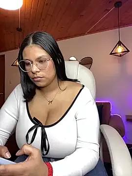 Try our girls live displays and explore the company of endless strippers, with beautiful physiques, vibrating toys and more.