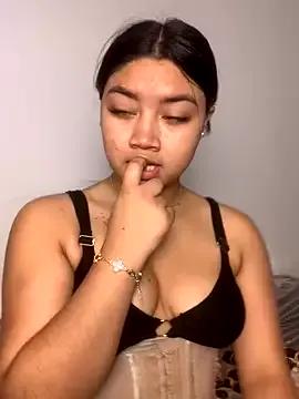 Isabella_Gold from StripChat is Freechat