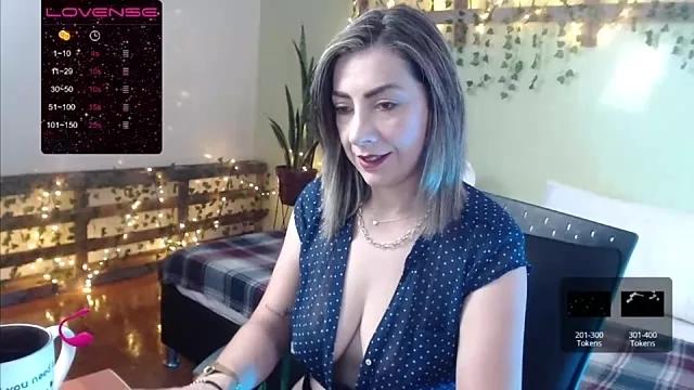Isabella_lt from StripChat