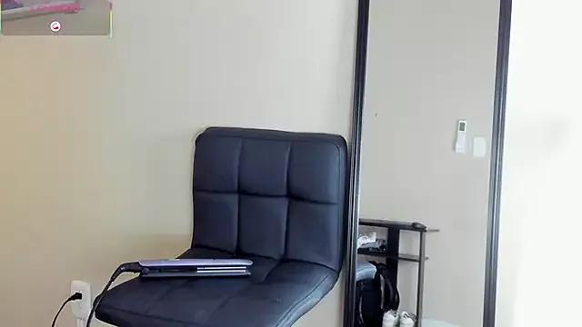 Try our girls live displays and explore the company of endless strippers, with beautiful physiques, vibrating toys and more.