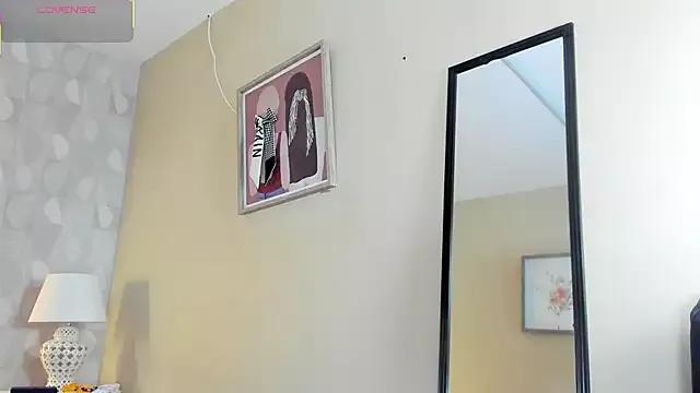 Try our girls live displays and explore the company of endless strippers, with beautiful physiques, vibrating toys and more.