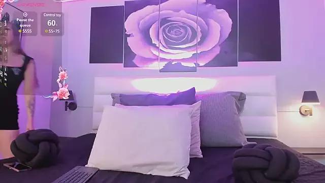Try our girls live displays and explore the company of endless strippers, with beautiful physiques, vibrating toys and more.