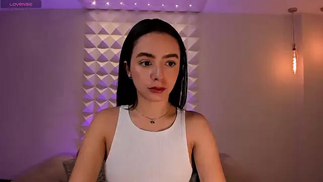 IsabellaMoreau from StripChat is Freechat
