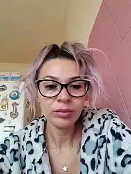 iSelena from StripChat is Freechat