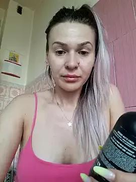 iSelena from StripChat is Freechat